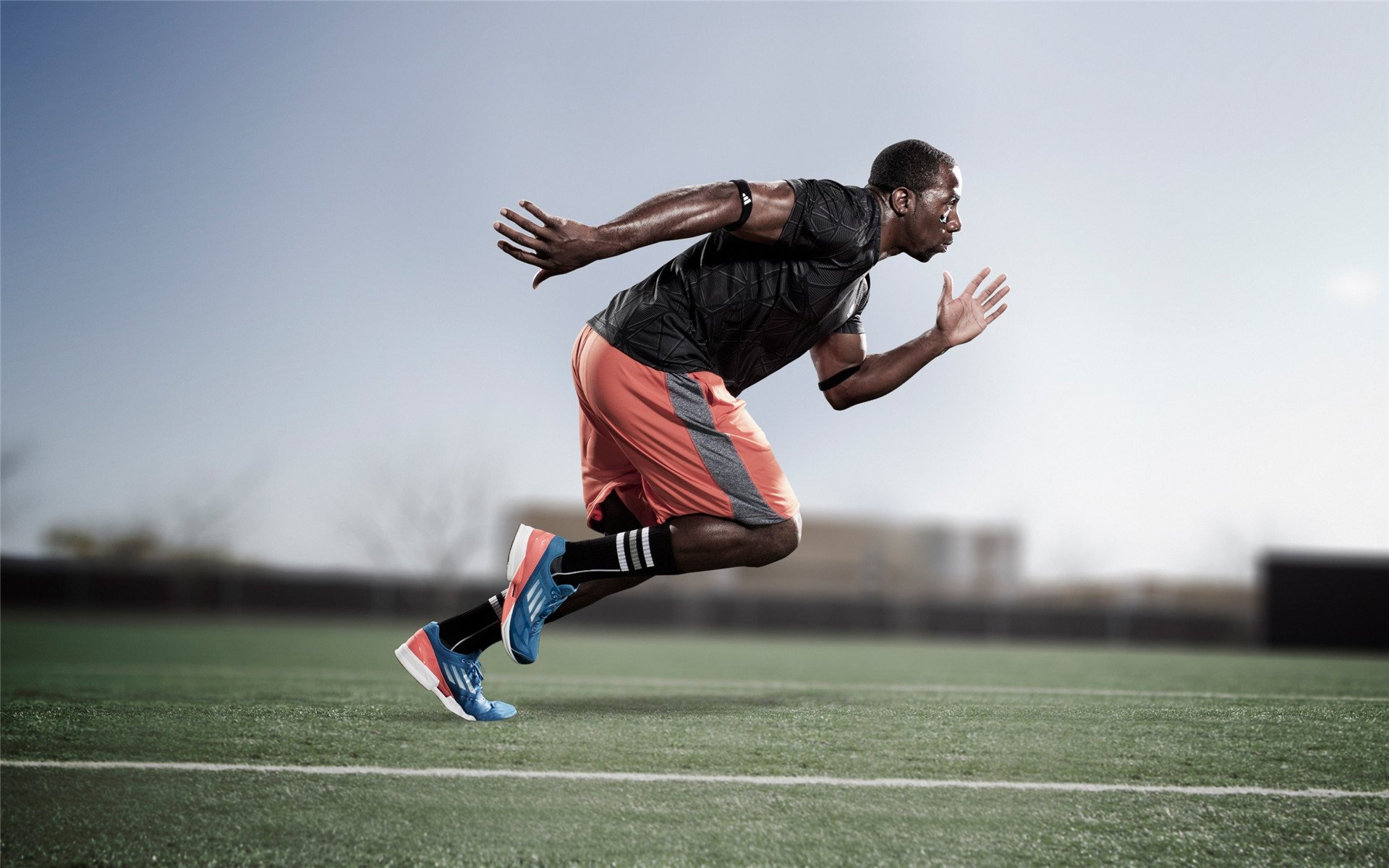 开云真人娱乐官网-“高速飘逸”——车手漂移技巧大公开，高速漂移视频