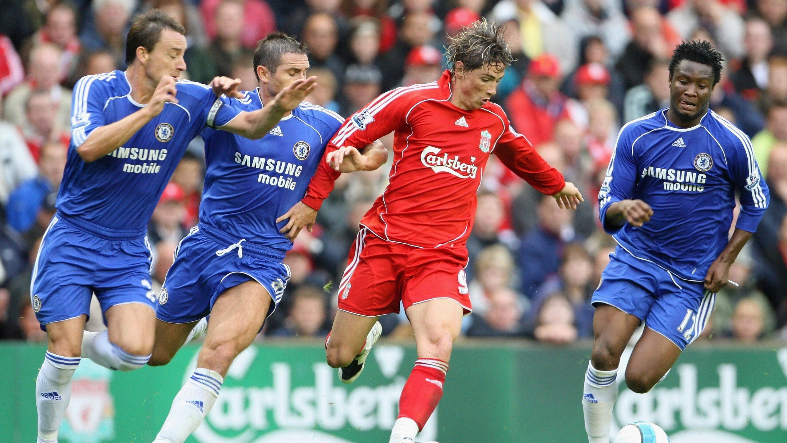 法兰克福主场大胜，继续领跑积分榜，法兰克福足球